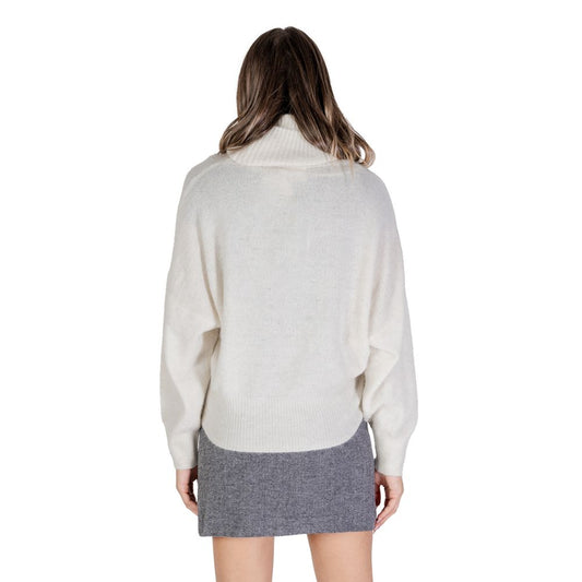 ICHI Cream Marabou Turtleneck